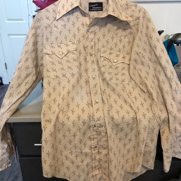 Super sweet vintage button up! - Picture 5 of 5